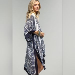 White & Navy Paisley Damask Print Kimono w Deep Black Solid Border